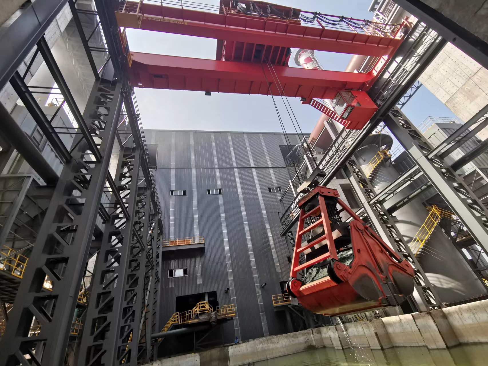 Grab Bucket Overhead Crane3